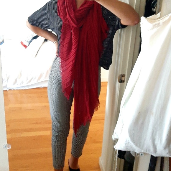 HIGH quality modal and silk scarf. - Picture 2 of 2